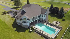 HUGE Crystal Lake 7 Acre Ranch w/Pool & Hot Tub - Image 4