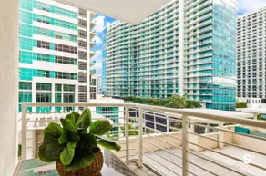 Modern 2-BD Condo in Midtown Miami, Pool & Gym - Image 2
