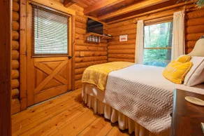 Ivy quaint tiny cabin creekside - Riverside Resort - Image 2