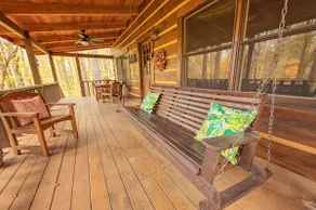 The Pines Ocoee riverside log cabin with jacuzzi tub - Image 4