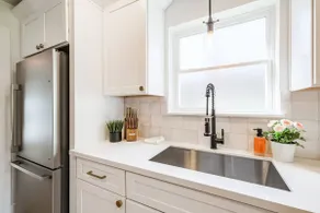 Rena | Home | Sleeps 8 | Yard | King Ensuite - Image 2