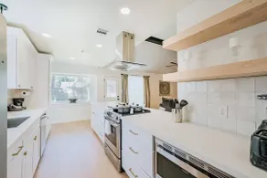 Rena | Home | Sleeps 8 | Yard | King Ensuite - Image 5