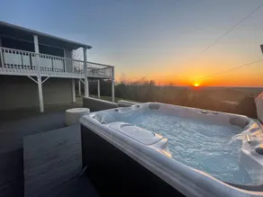 Best view in Fayetteville - Hot tub (Sleeps 4) - Image 3