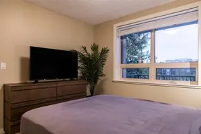 Executive 1B1B Quiet Concrete Condo, AC,Gym,BBQ - Image 2
