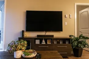 Executive 1B1B Quiet Concrete Condo, AC,Gym,BBQ - Image 3