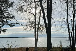 Grand Point Peninsula Lake House - Image 2