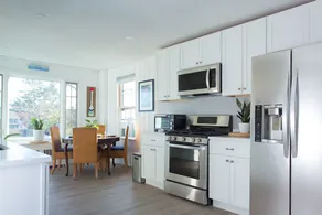 Yachtsman Suite – Nautical Coastal Stay in Historic Old Town - Image 4