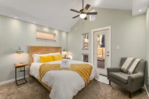 Vibrant Downtown Bungalow - Walk Everywhere! - Image 5