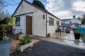 Honeysuckle Cottage - 1 Bedroom Cottage - Amroth - Image 2