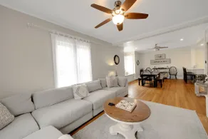Main House - 3 Story 5 Bed 3 Bath Private Deck Courtyard Pet Friendly fee applies - Image 4