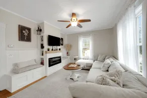 Main House - 3 Story 5 Bed 3 Bath Private Deck Courtyard Pet Friendly fee applies - Image 3