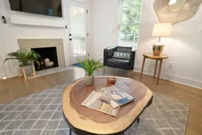 Big City Casa | Bright & Airy Near the Best Areas - Image 4
