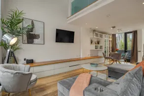 Kings Cross Award Winning 2 Bedroom House - Image 2