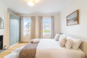STYLISH 3 BED COTTAGE, WALK 2 ALL SIGHTS & HIGH ST - By Tempstay - Image 3