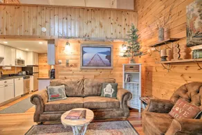 'Skylight' Adirondack Cabin w/ On-Site Lake - Image 5