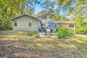 Walk to UF: Family Home w/ Patio! - Image 2