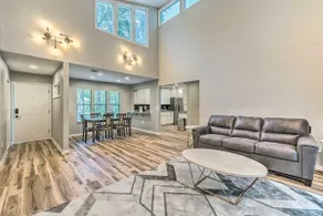 Walk to UF: Family Home w/ Patio! - Image 4