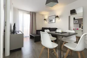 Fully-equipped suite 200 m from the center | Pool access - Image 5