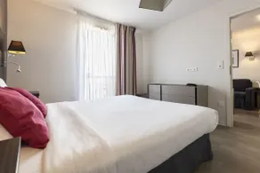 Fully-equipped suite 200 m from the center | Pool access - Image 4
