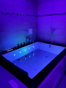 Apartment-Apartment-Whirlpool bath-No view - Image 5