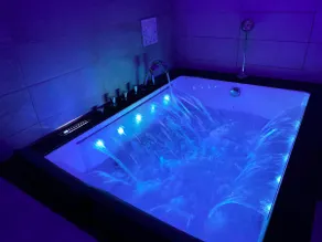 Apartment-Apartment-Whirlpool bath-No view - Image 2