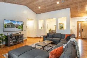 The Gathering Place- Modern, Spacious, 6 Bedrooms - Image 4