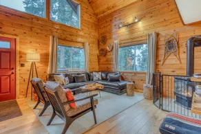 Dog-Friendly 3-Story Home & Loft with Deck Private Hot Tub Gas Grill Pool Table - Image 2
