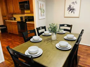 Cozy & Convenient Duplex: Free WIFI, washer/dryer - Image 4