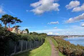 Littlestairs-Clifftop Shanklin walk to Beach - Image 5