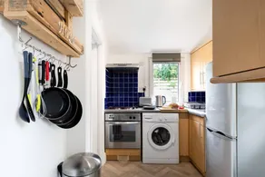 Cornish Charm - Fast Wifi & Free Parking Near Beach - Image 4