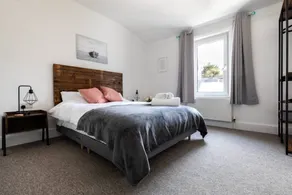 Cornish Charm - Fast Wifi & Free Parking Near Beach - Image 2