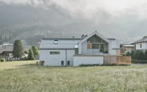 Modern Alpine Penthouse with Lake View - Image 2