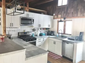 Adorable Lakefront Cabin with HOT TUB! - Image 3