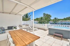 Beach Club 2 Bedroom Penthouse 3131-2 Palm Cove - Image 1