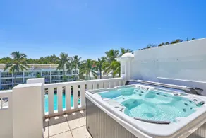 Beach Club 2 Bedroom Penthouse 3131-2 Palm Cove - Image 2