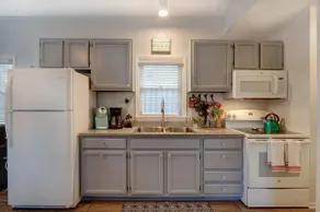 EZBreezy 1 bedroom home located on St. Simons popular East Beach - Image 3