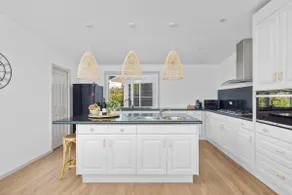 Seascape Retreat - Magnificent 5 Bedroom Home - Image 4