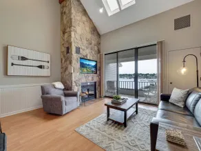 341 Edgewater Inn - Image 5