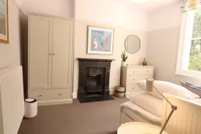 Bright Two Bedroom House with Parking and Garden - Image 5
