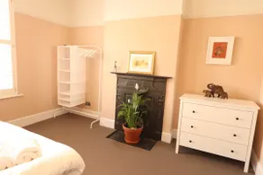 Bright Two Bedroom House with Parking and Garden - Image 4