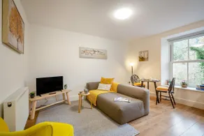 Fairy Glen Apt Two - Image 2