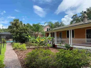 University House - 8 Bedrooms Walk to UF / Stadium - Image 2