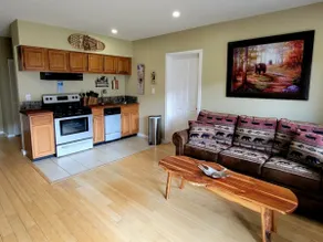 Overlooking Loon Mountain’s South Peak, this newly renovated 1BR condo offers indoor and outdoor pools, indoor hot tub, sauna, and game room access—just minutes to hiking and Loon Resort. Coin laundry available on site. - Image 3
