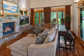 Dog Friendly Luxe Family Home | Marina, Trails - Image 4