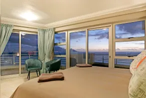 Beach penthouse-style living,self checkin,king beds - Image 2