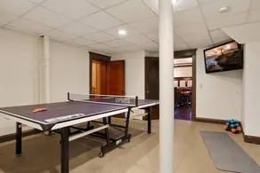 Luxury 6600 sq.ft Stunning Home/Sleeps 10+ - Image 5