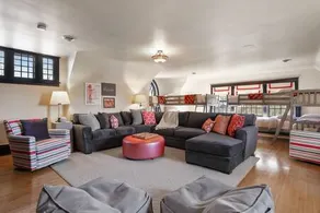 Luxury 6600 sq.ft Stunning Home/Sleeps 10+ - Image 3
