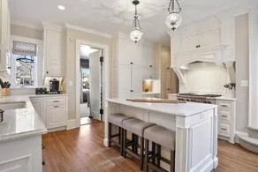 Luxury 6600 sq.ft Stunning Home/Sleeps 10+ - Image 2