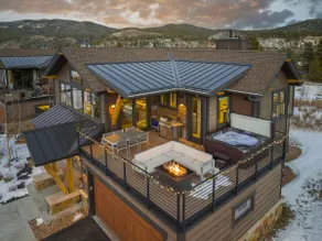 Modern Elegance, Stunning Mountain Views, Hot Tub, Fire Pit, Walk to River! - Image 3