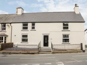 3 Bed Apartment with Hot Tub - Image 3
